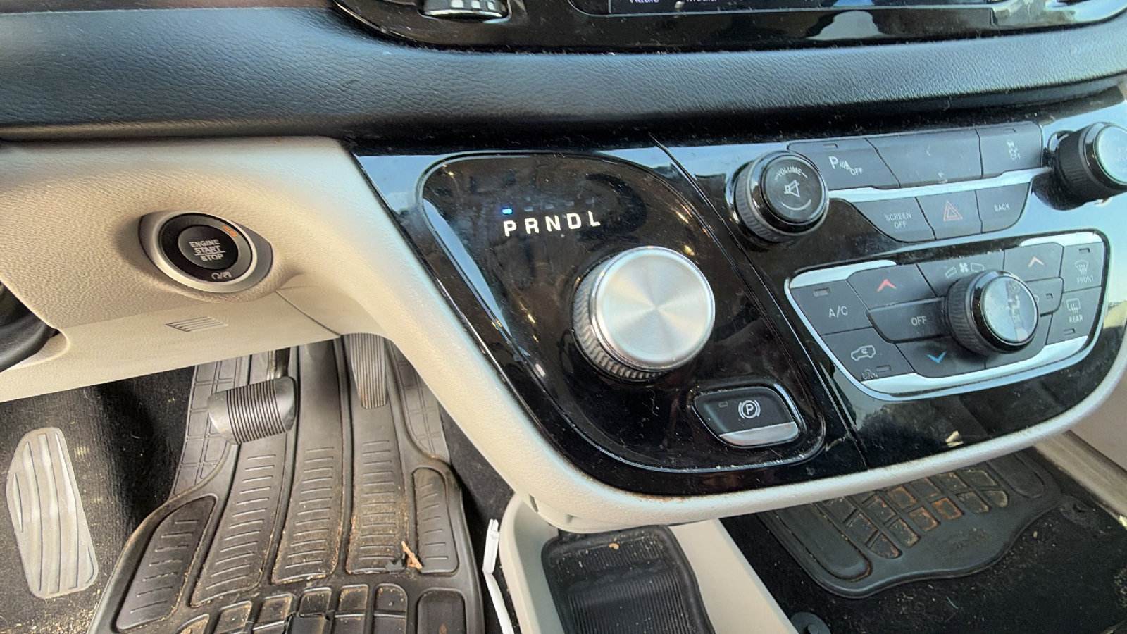 Used 2017 Chrysler Pacifica Touring-L image 25