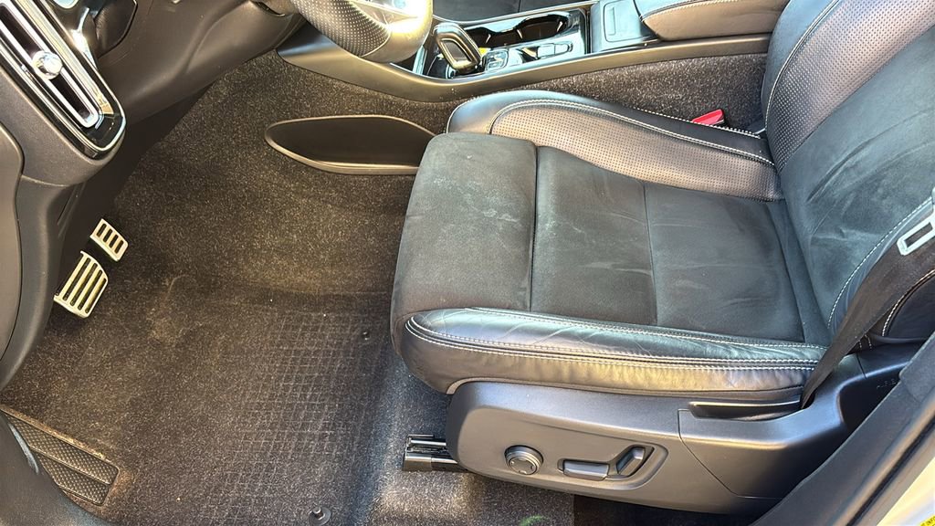 Used 2021 Volvo XC40 T5 R-Design w/ Climate Package image 26