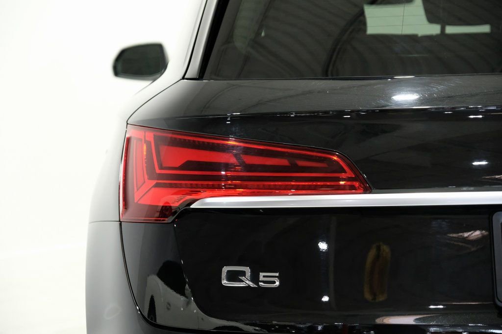 Used 2024 Audi Q5 e Prestige w/ Prestige Package image 30
