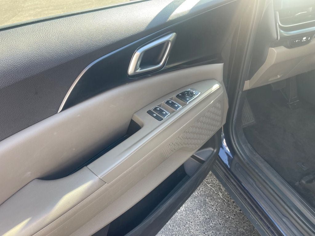 Used 2026 Kia Carnival FWD image 10