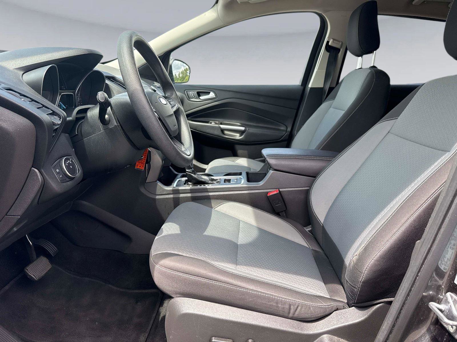 Used 2018 Ford Escape SE FWD image 19