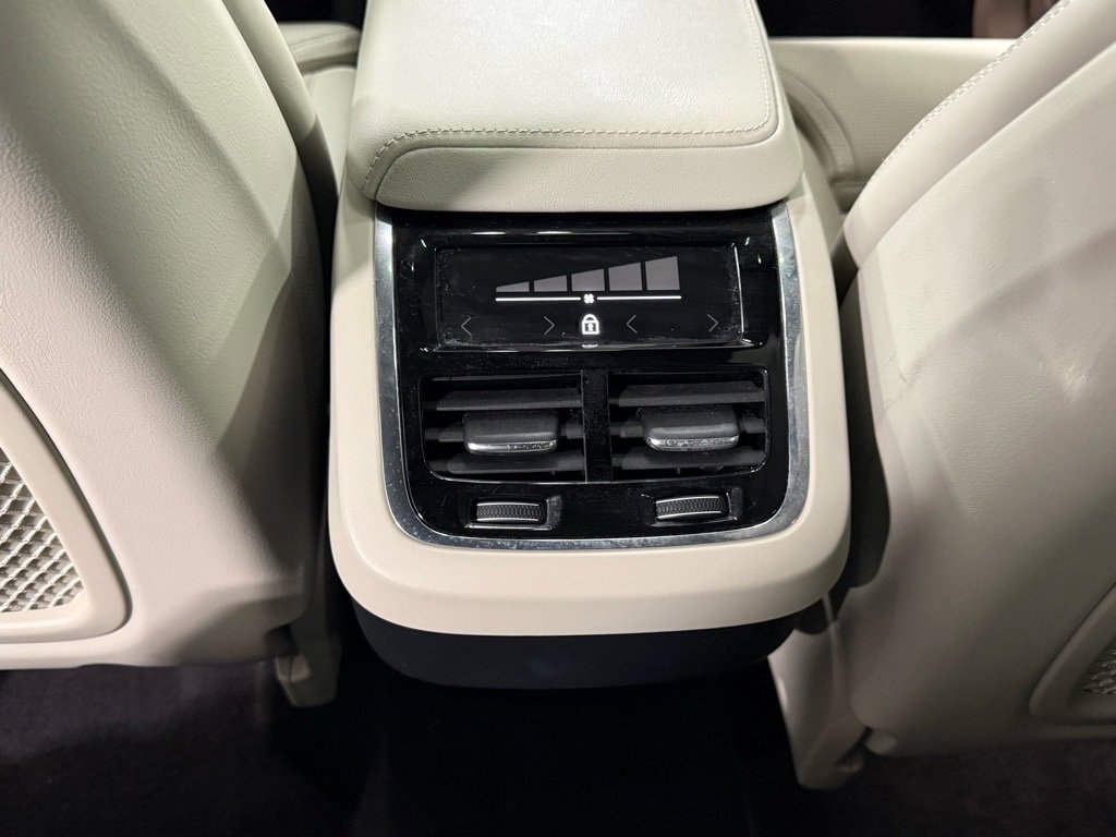 Used 2023 Volvo XC60 B5 Ultimate w/ Protection Package Premier image 14