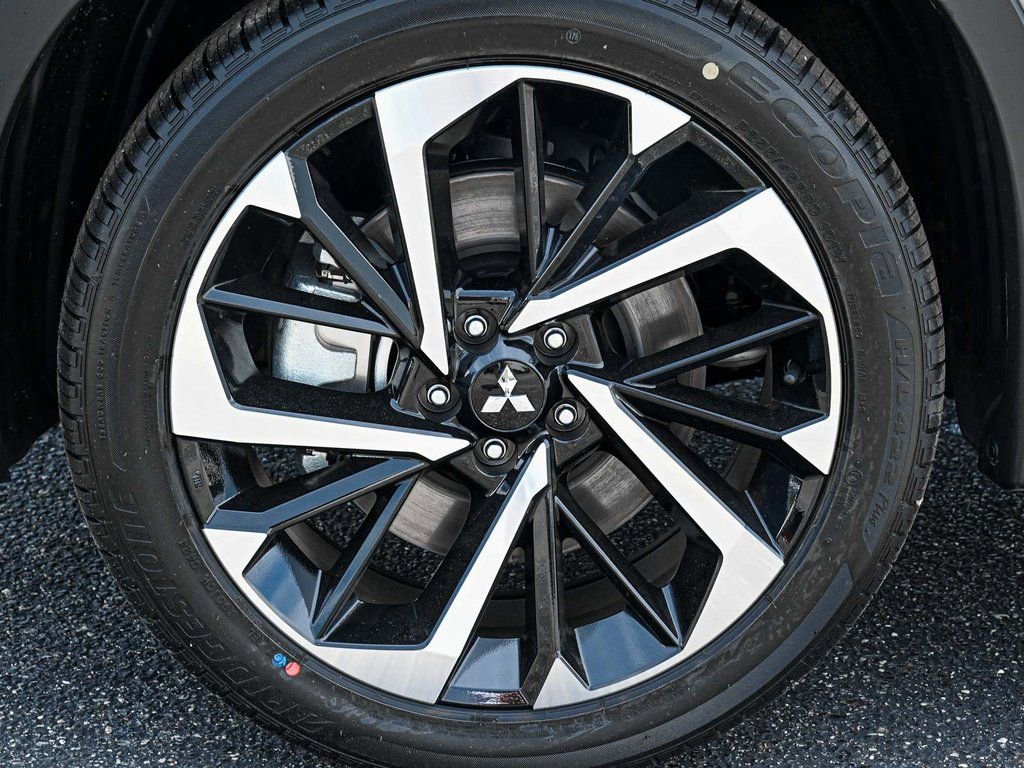 New 2024 Mitsubishi Outlander SE image 7