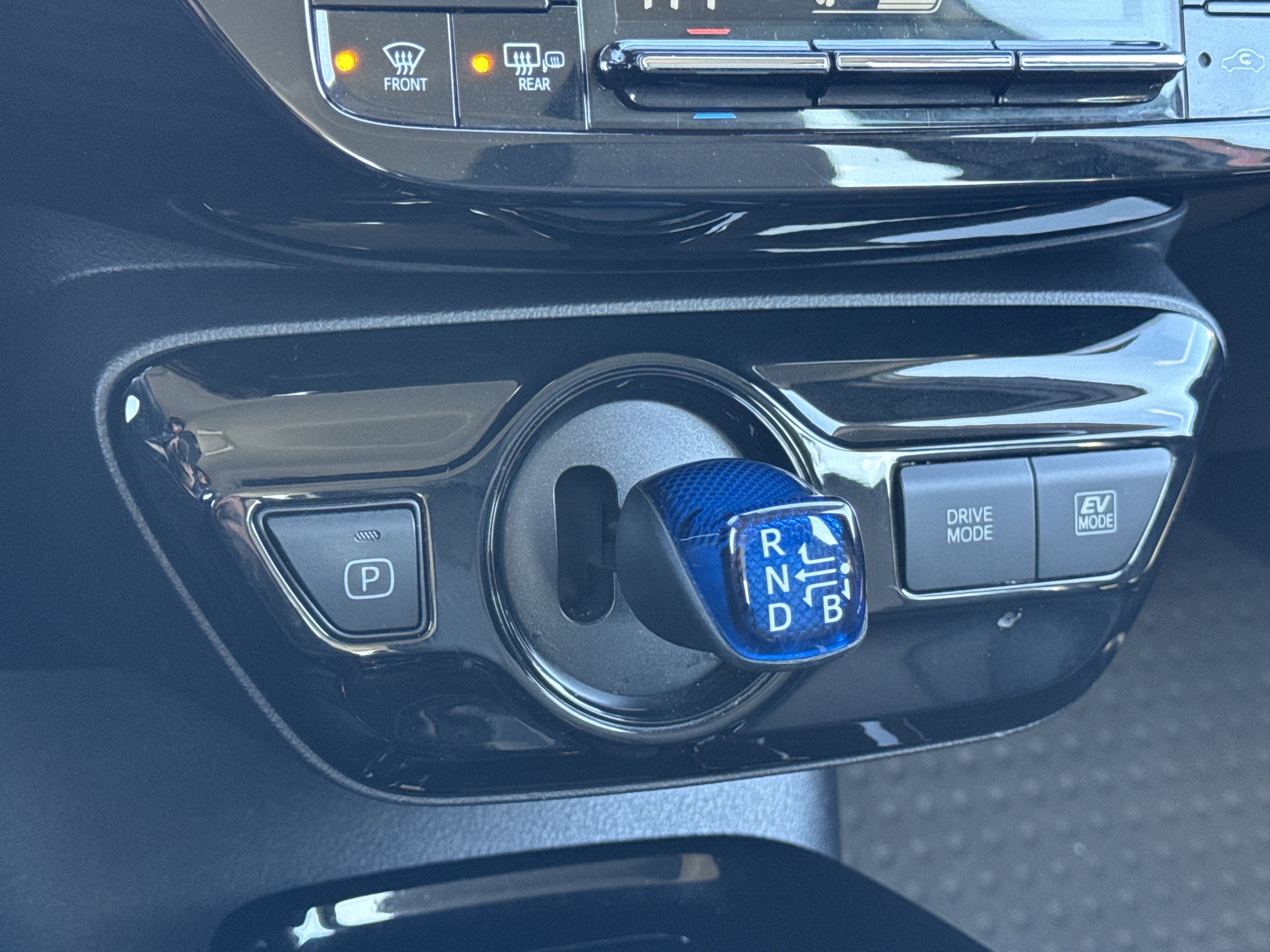 Used 2021 Toyota Prius L Eco image 31