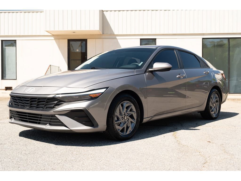 Used 2024 Hyundai Elantra SEL image 4