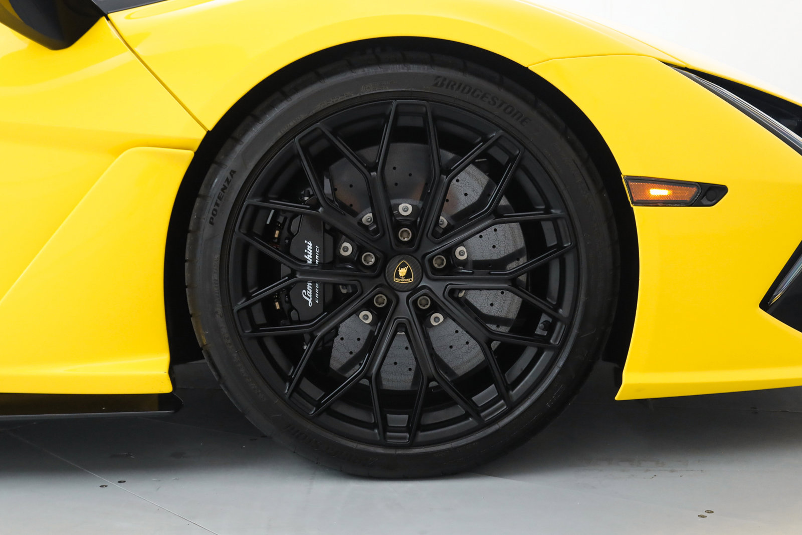 Used 2024 Lamborghini Revuelto image 39