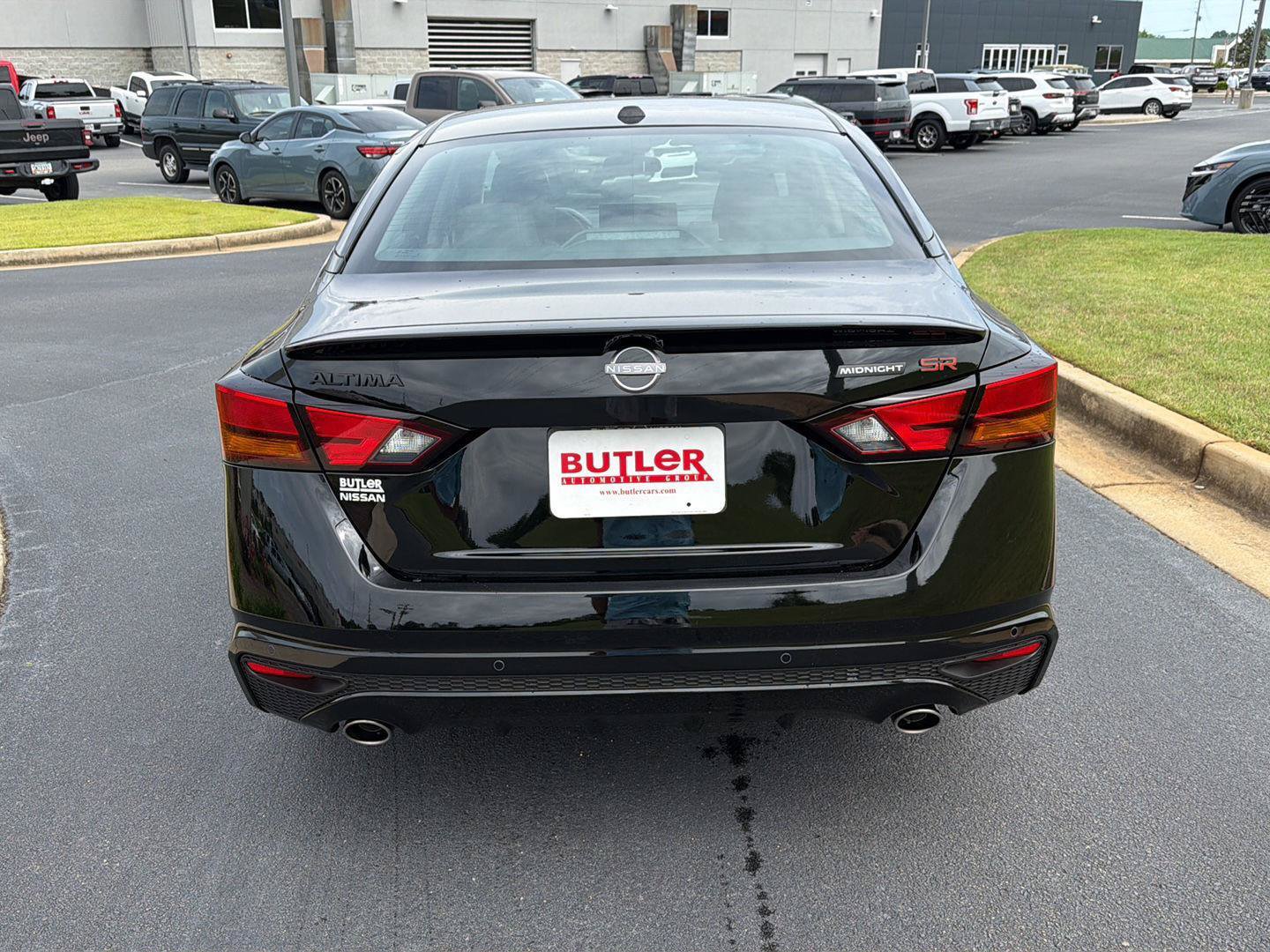 New 2026 Nissan Altima 2.5 SR w/ SR Midnight Edition Package FWD image 5