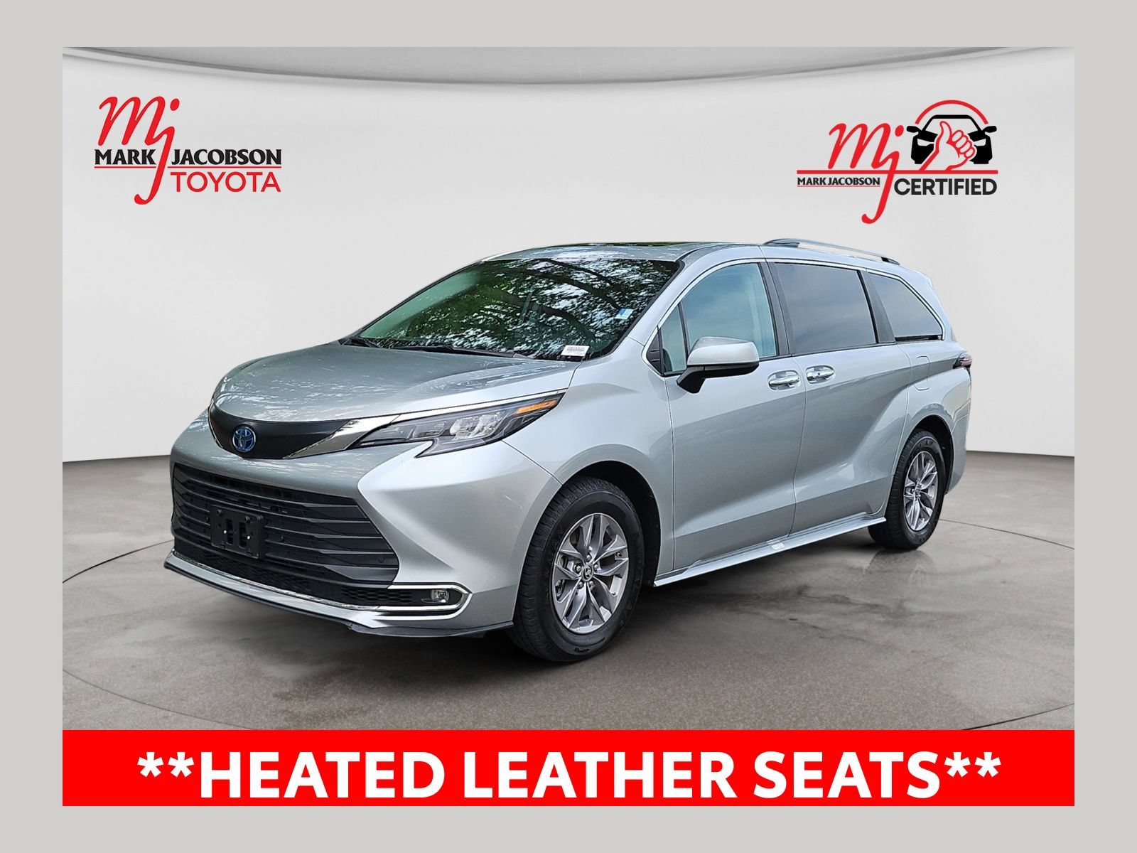 Used 2024 Toyota Sienna XLE FWD image 1