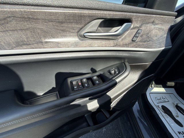 Used 2022 Jeep Grand Cherokee L Limited w/ Black Appearance Package image 15