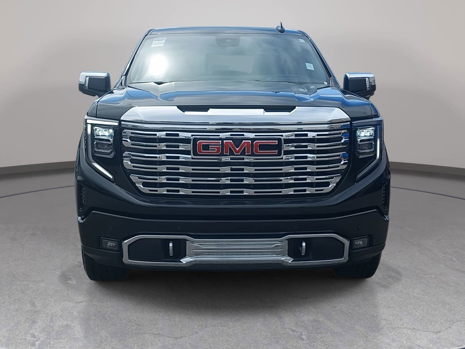 Used 2025 GMC Sierra 1500 Denali w/ Technology Package AWD/4WD image 2