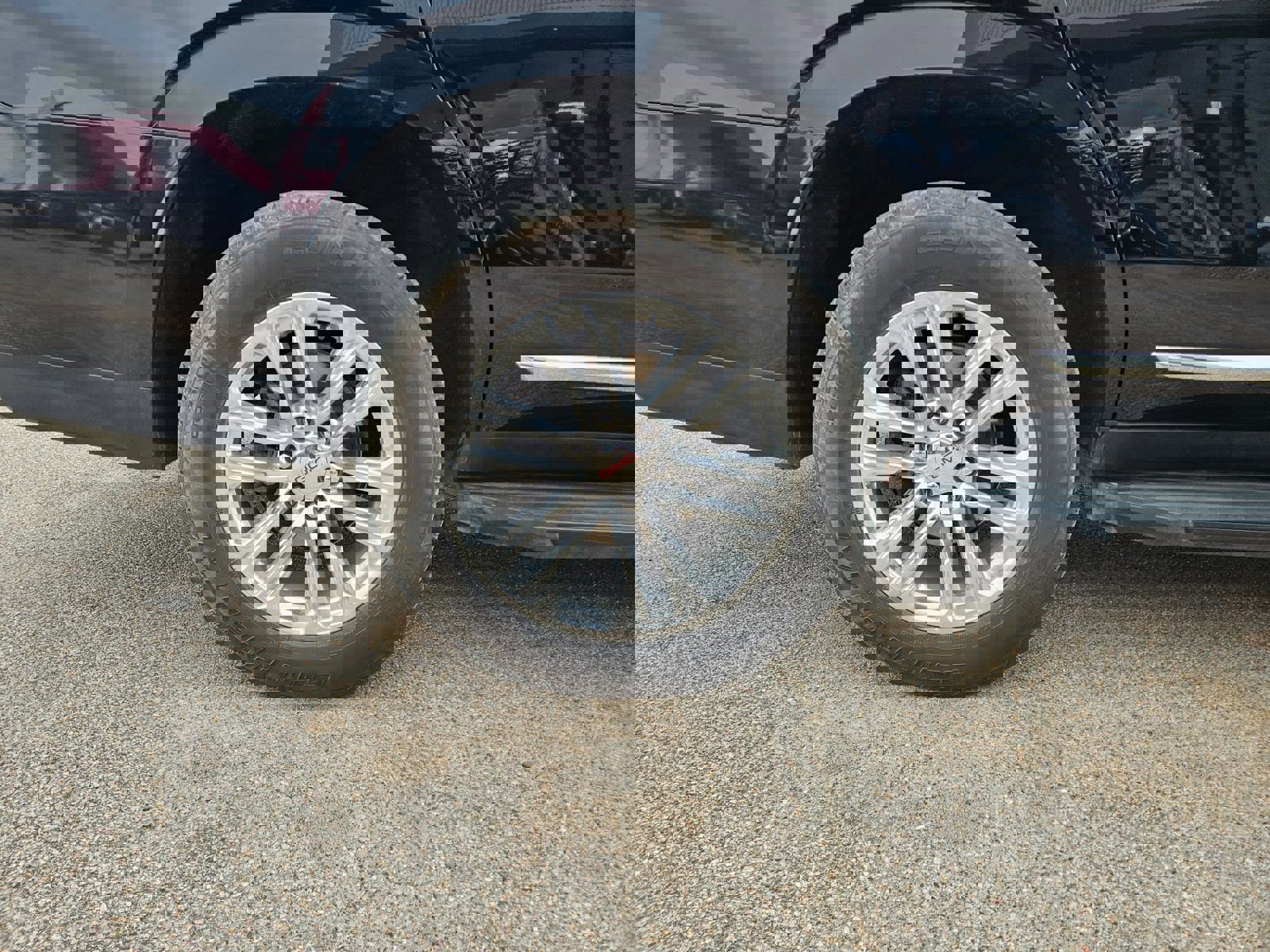 Used 2024 GMC Yukon SLT image 29