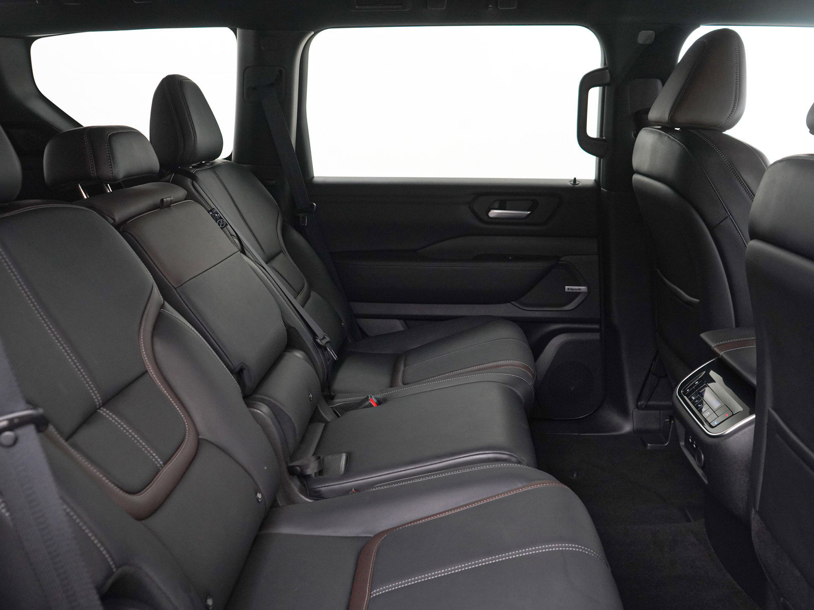 Used 2025 Nissan Armada SL AWD/4WD image 12