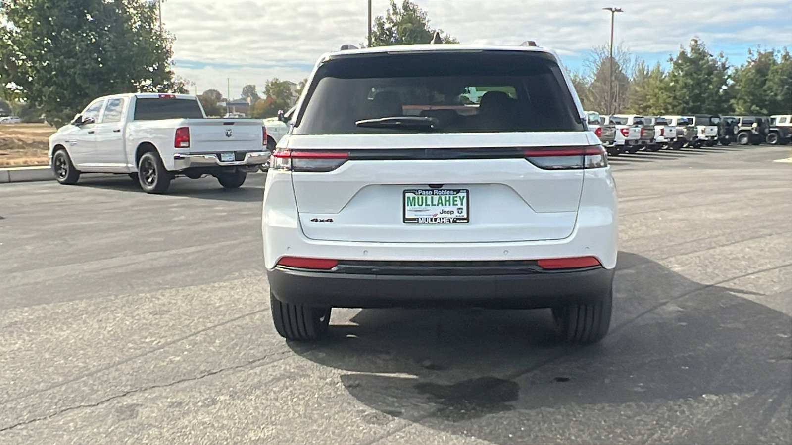 New 2025 Jeep Grand Cherokee Altitude image 4
