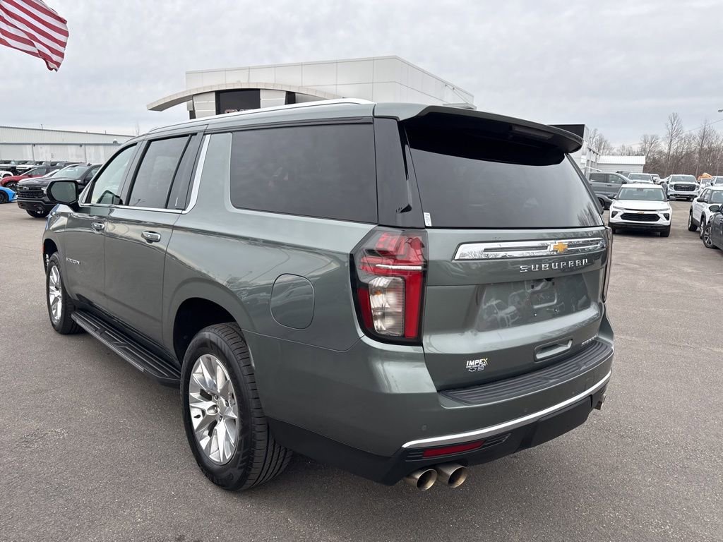 Used 2023 Chevrolet Suburban Premier image 3