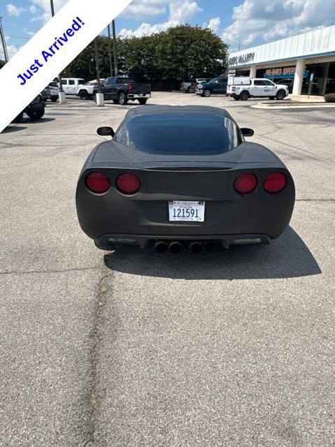 Used 2010 Chevrolet Corvette Coupe w/ 1LT RWD image 5