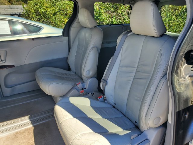 Used 2011 Toyota Sienna XLE FWD image 24