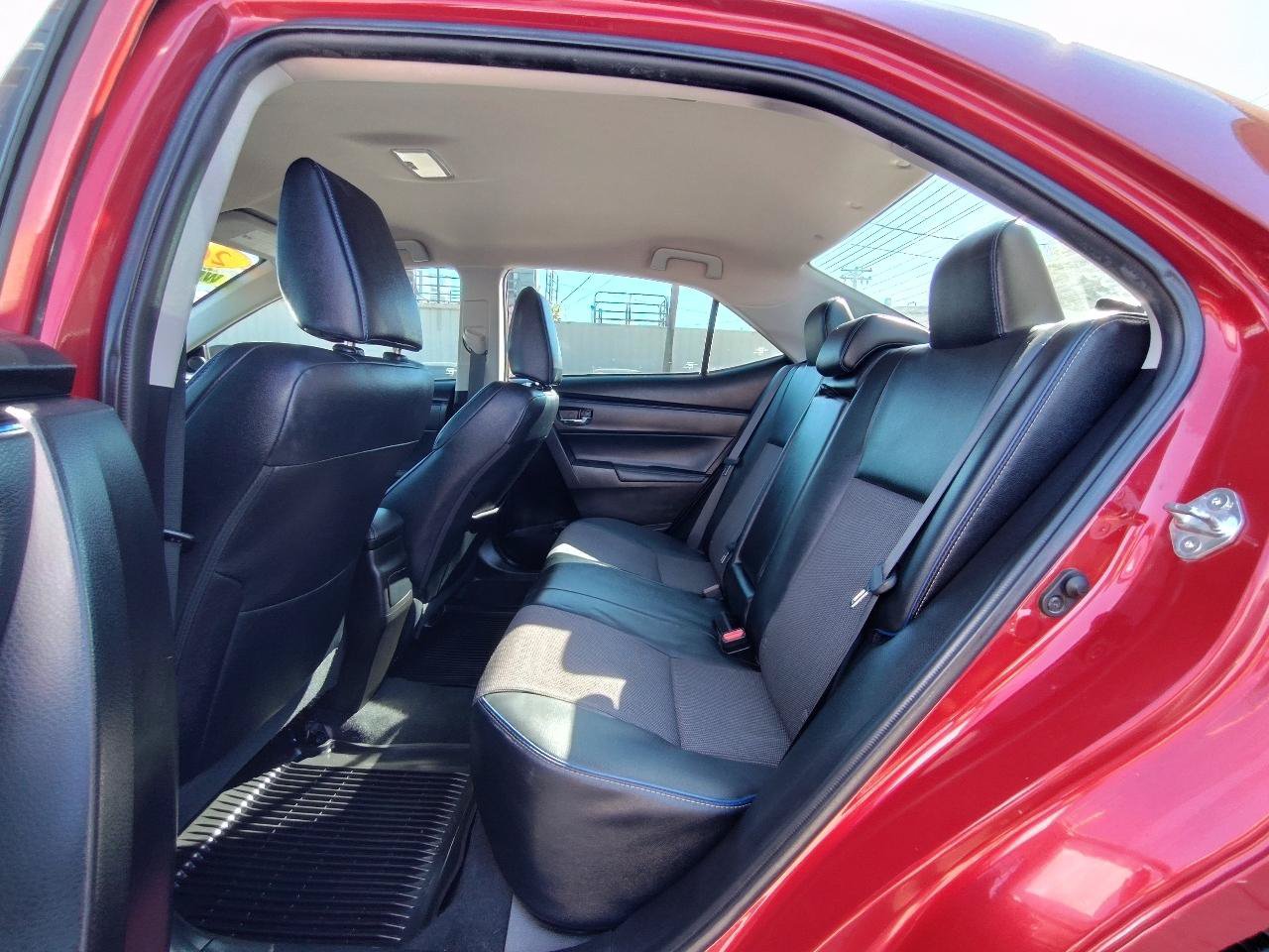 Used 2017 Toyota Corolla SE FWD image 29
