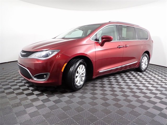 Used 2019 Chrysler Pacifica Touring-L image 9