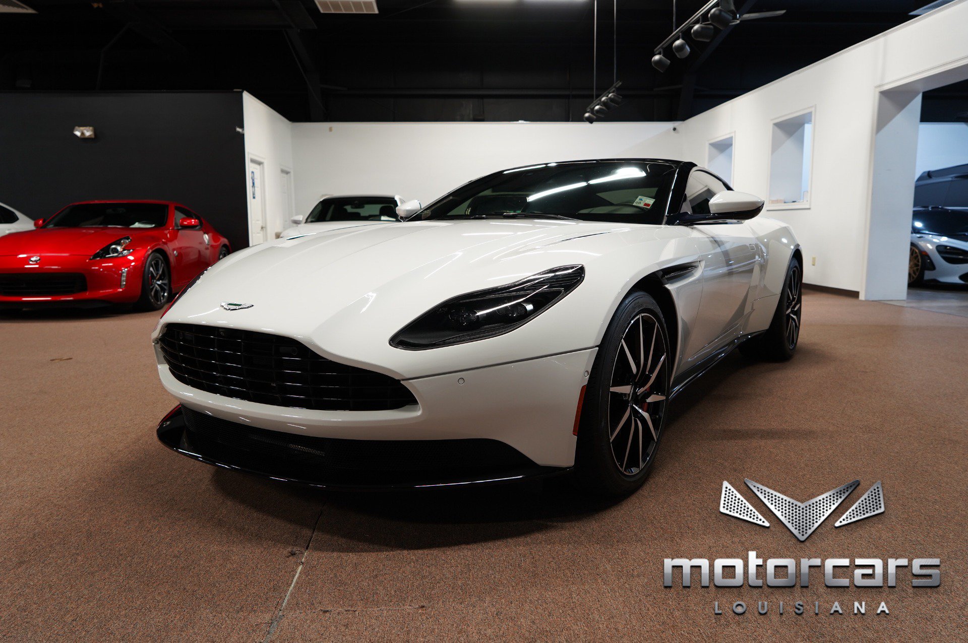 Used 2018 Aston Martin DB11 Coupe RWD image 3