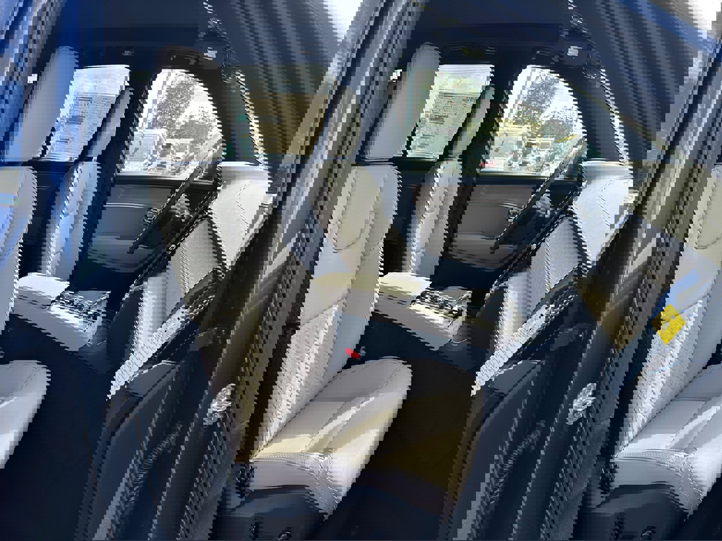 New 2026 Volvo XC90 B6 Plus w/ Protection Package Premier image 8