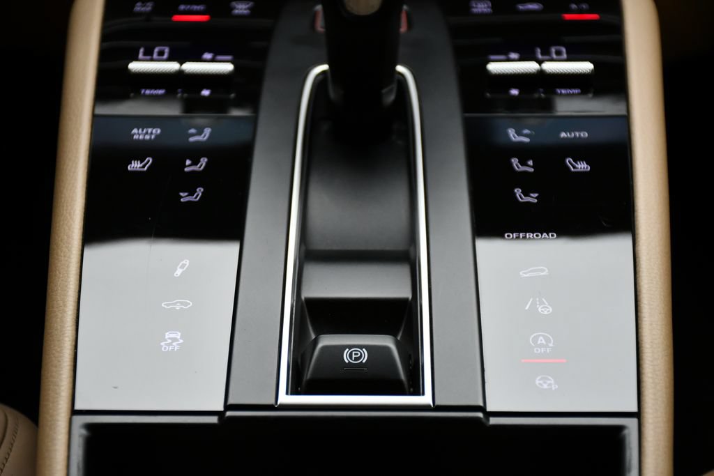 Certified 2023 Porsche Macan S AWD/4WD image 29
