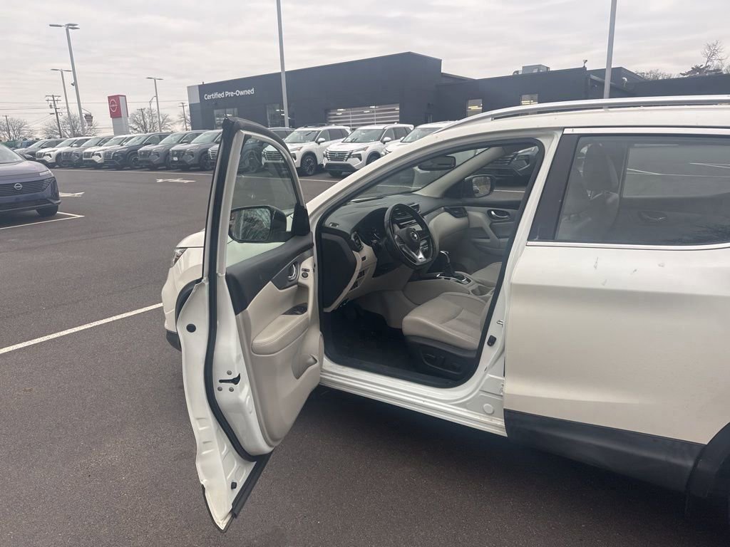 Used 2020 Nissan Rogue Sport SL w/ Premium Package image 7