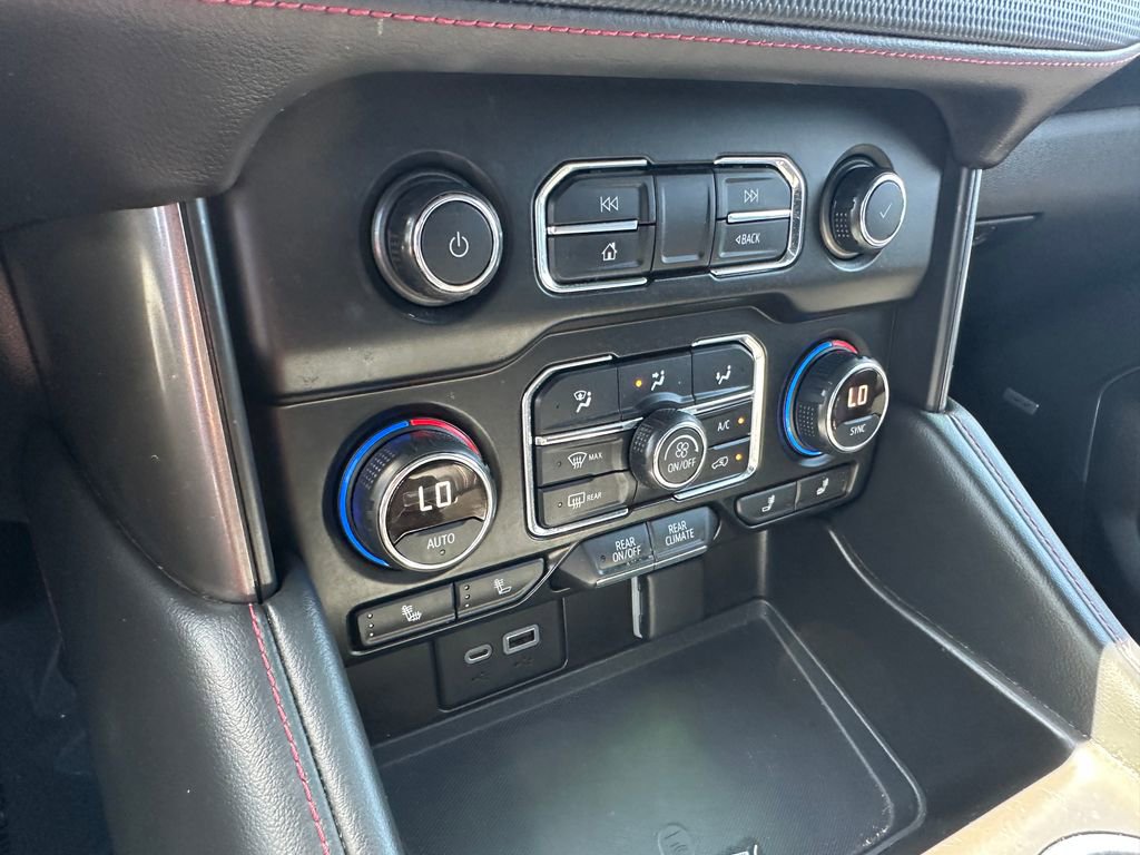 Used 2021 Chevrolet Suburban RST w/ Luxury Package image 32