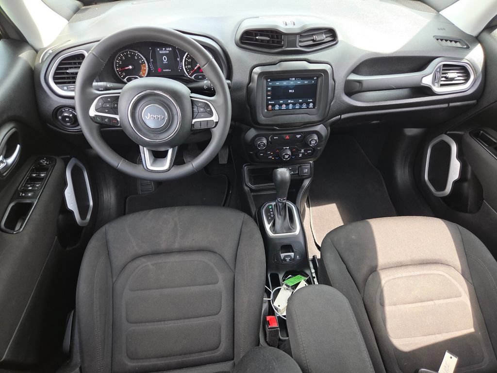 Used 2019 Jeep Renegade Latitude FWD image 6