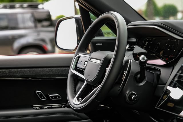 Used 2025 Land Rover Range Rover Sport AWD/4WD image 18