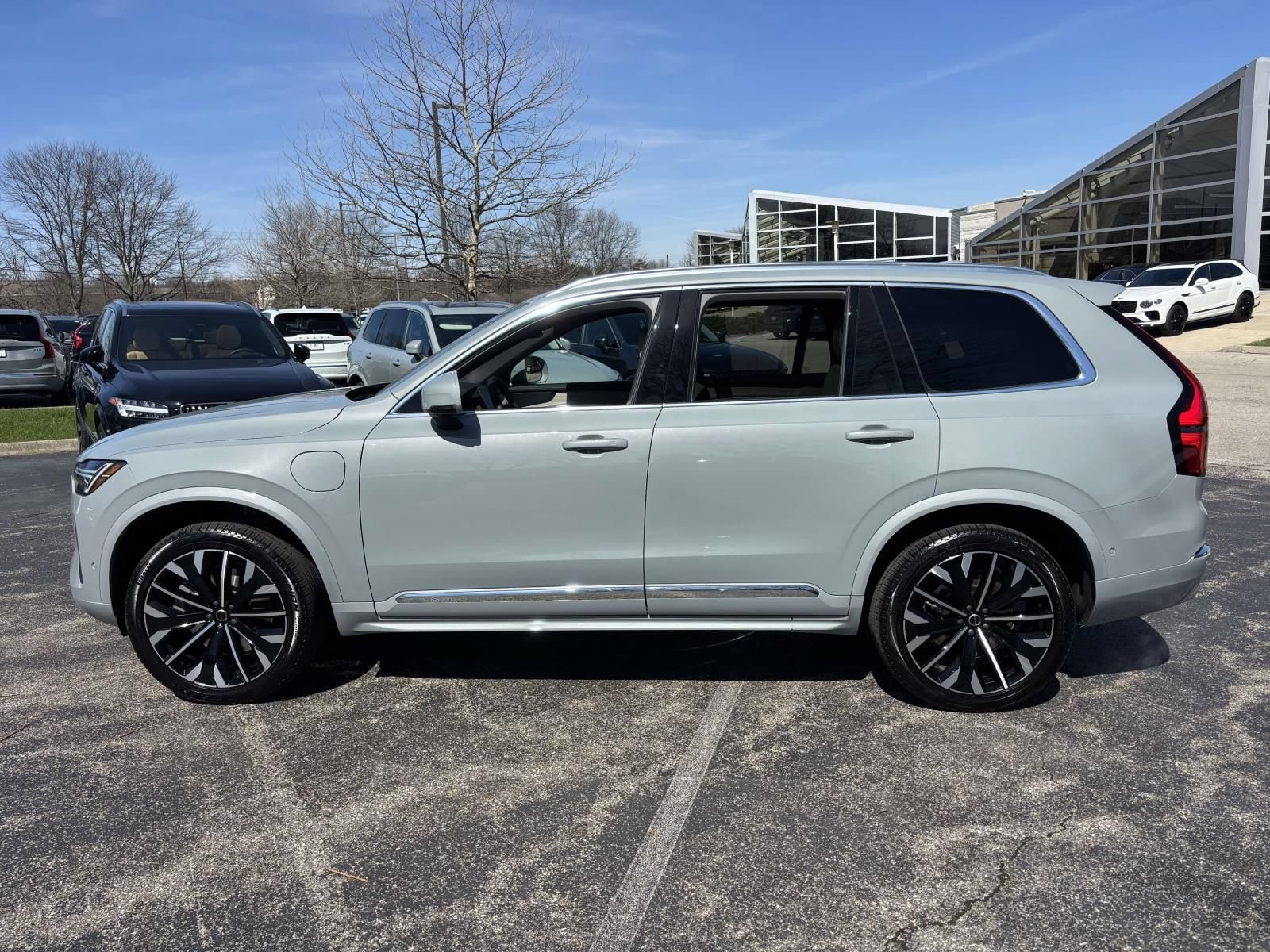 New 2026 Volvo XC90 T8 Plus w/ Protection Package Premier AWD/4WD image 8