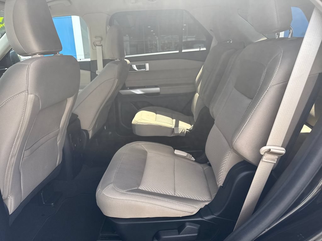 Used 2023 Ford Explorer XLT AWD/4WD image 27