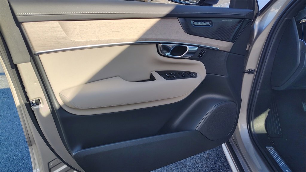 New 2026 Volvo XC90 B6 Ultra image 8