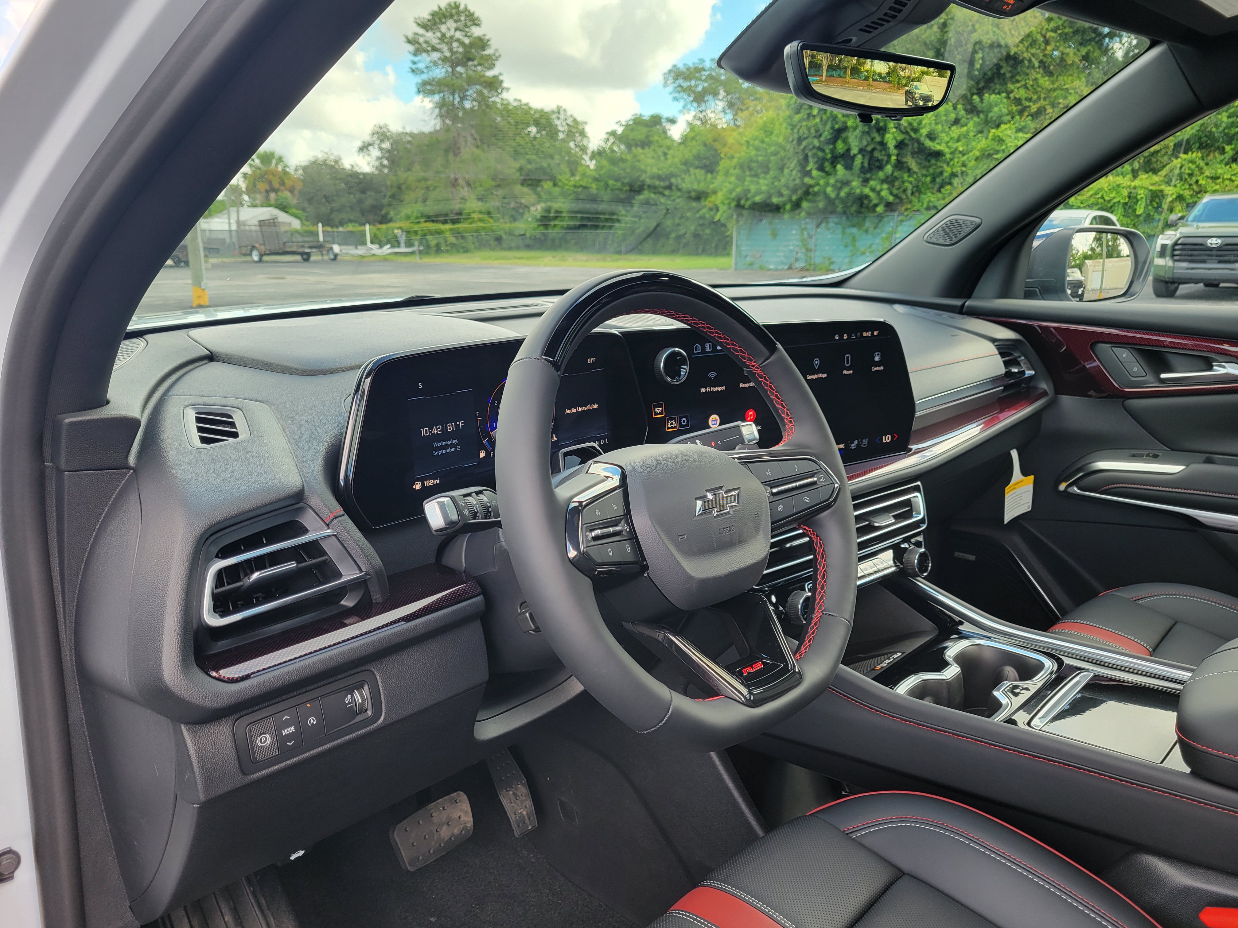 New 2027 Chevrolet Traverse RS w/ LPO, Floor Liner Package FWD image 31