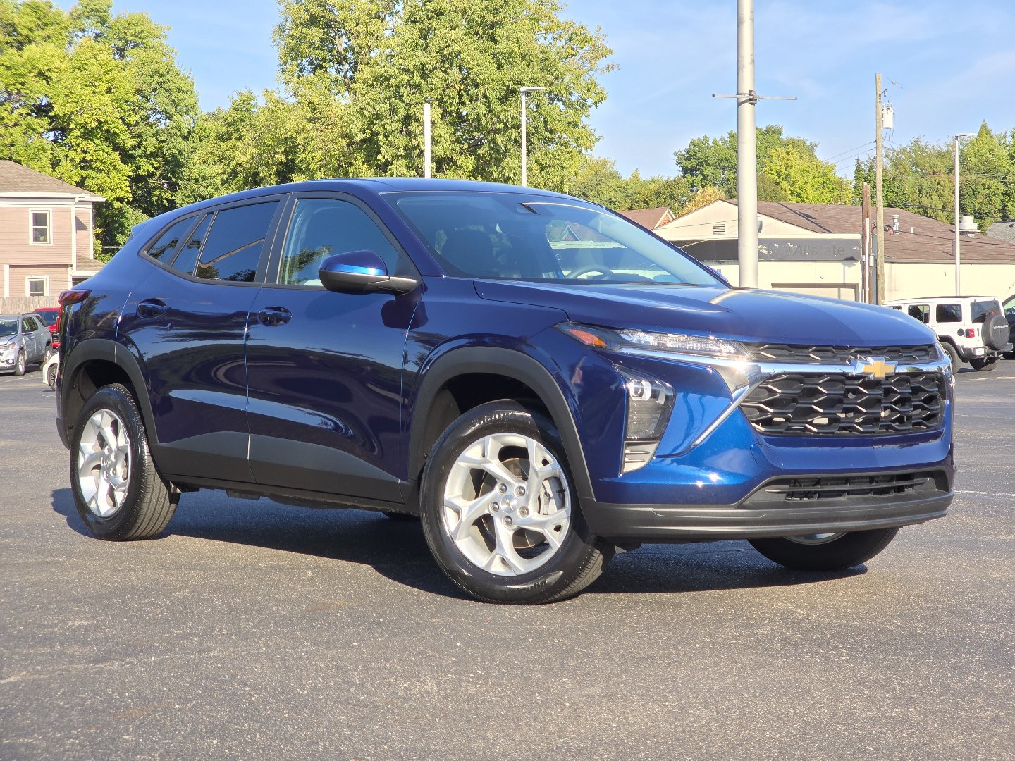 Used 2024 Chevrolet Trax LS w/ LS Convenience Package FWD image 2