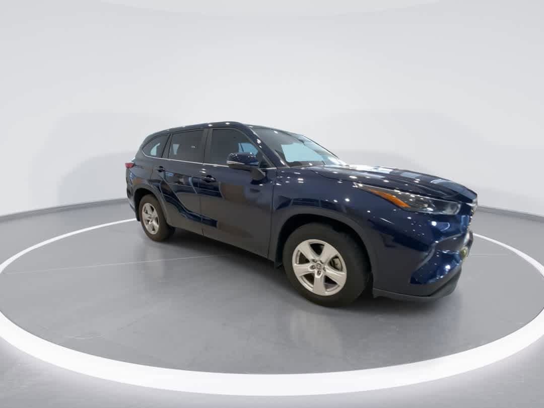 Used 2023 Toyota Highlander L image 2