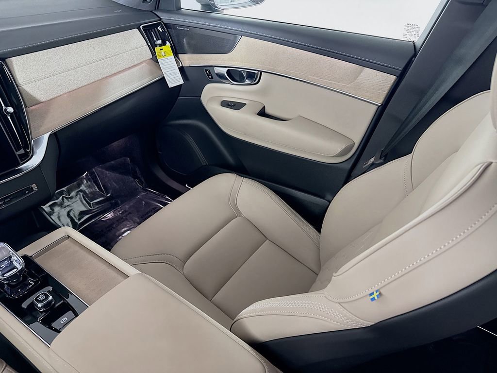 Used 2025 Volvo XC90 B5 Plus w/ Protection Package image 25