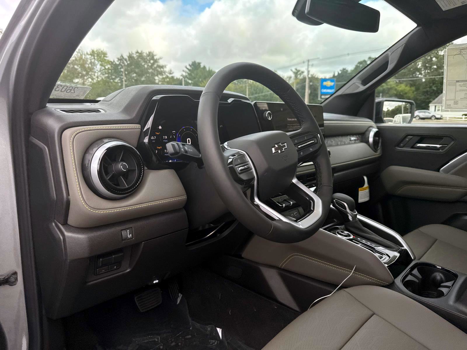 New 2026 Chevrolet Colorado ZR2 w/ Technology Package image 17