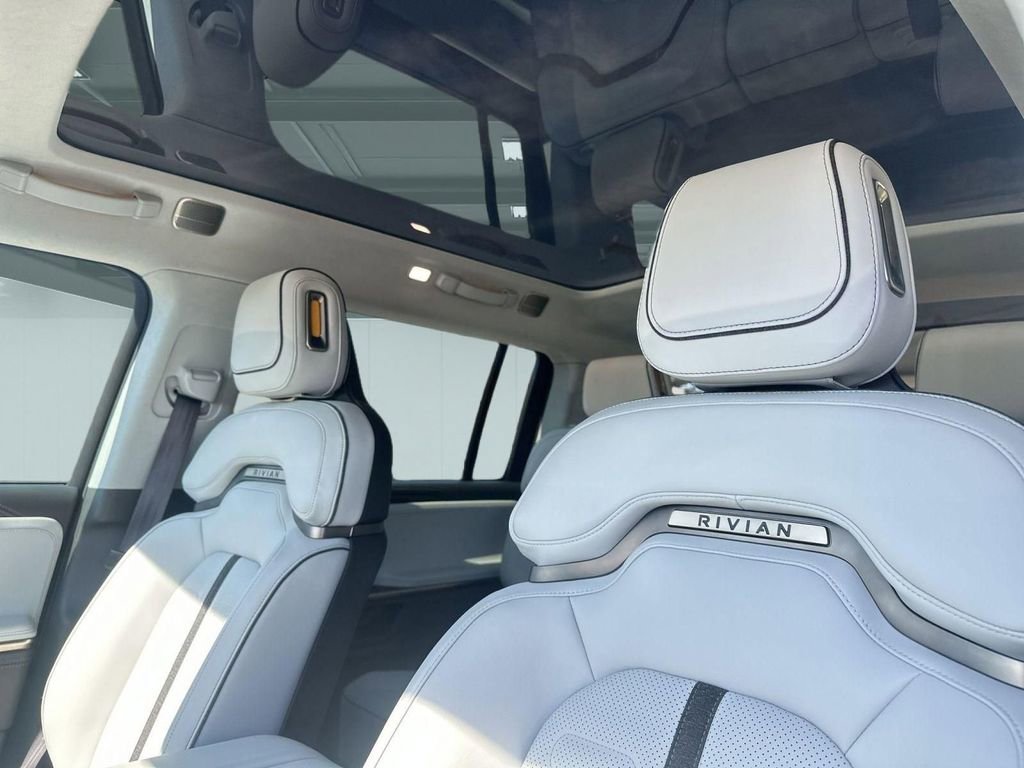 Used 2023 Rivian R1S Launch Edition image 40