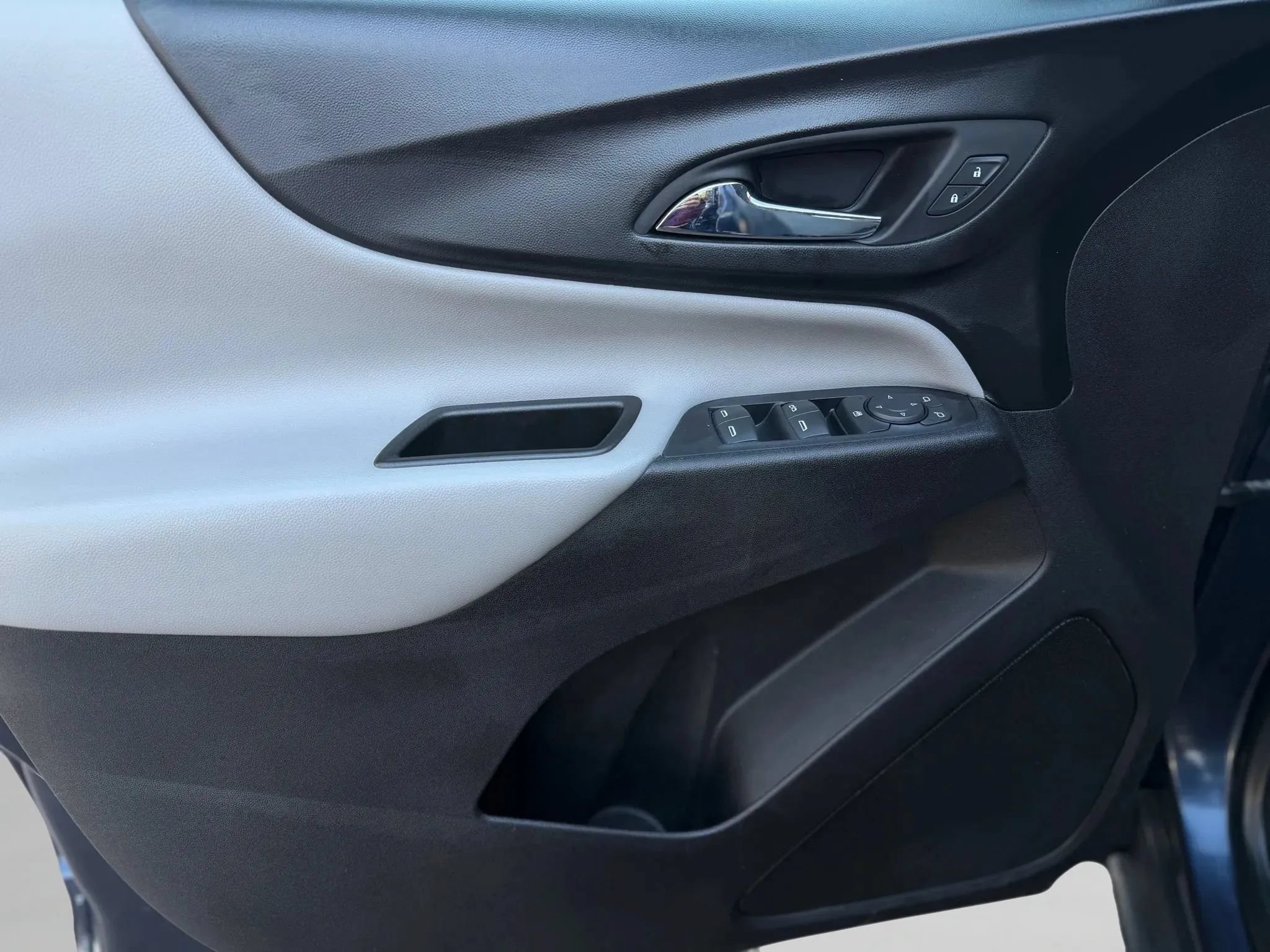 Used 2019 Chevrolet Equinox LS AWD/4WD image 35