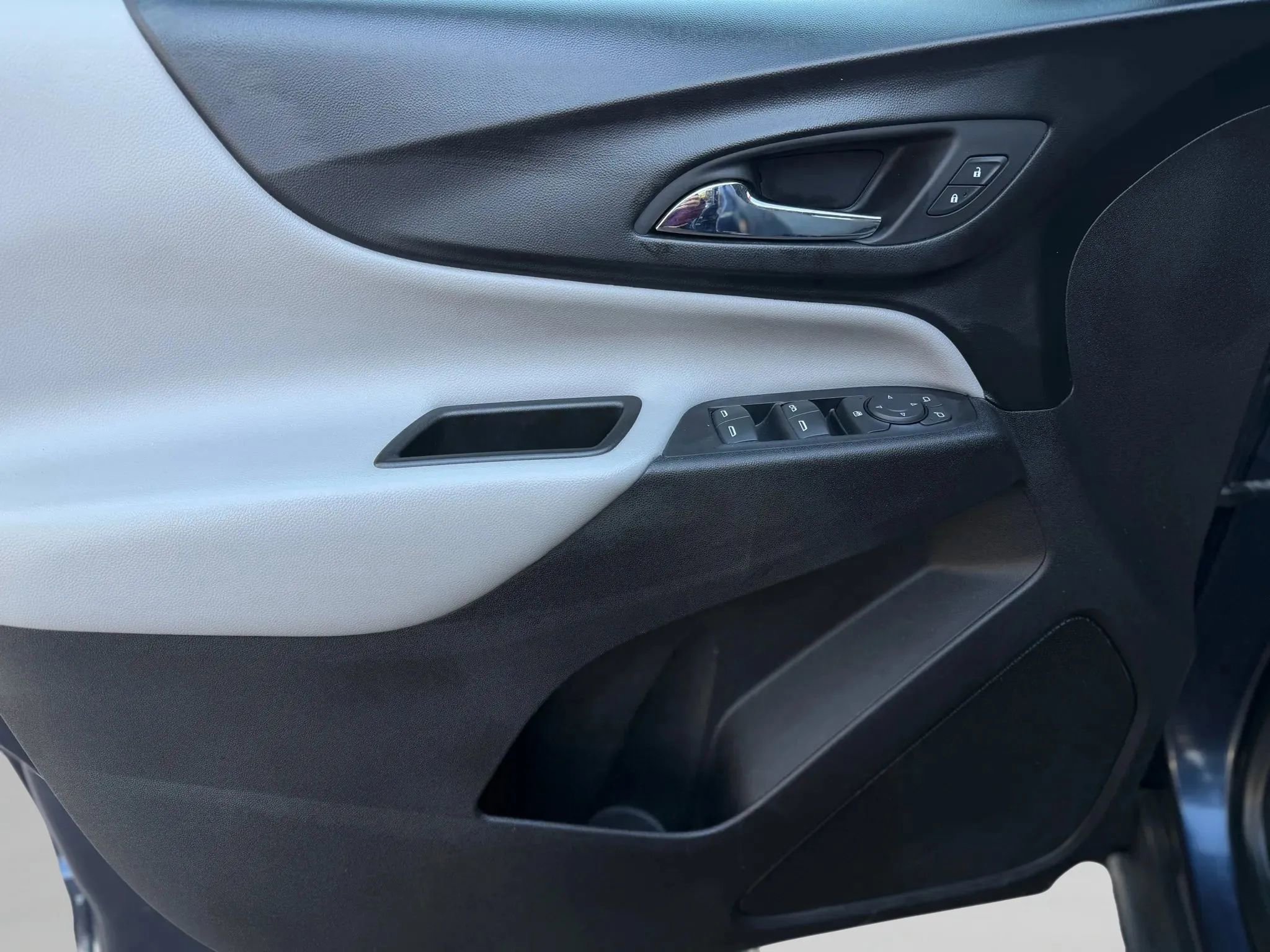 Used 2019 Chevrolet Equinox LS image 35