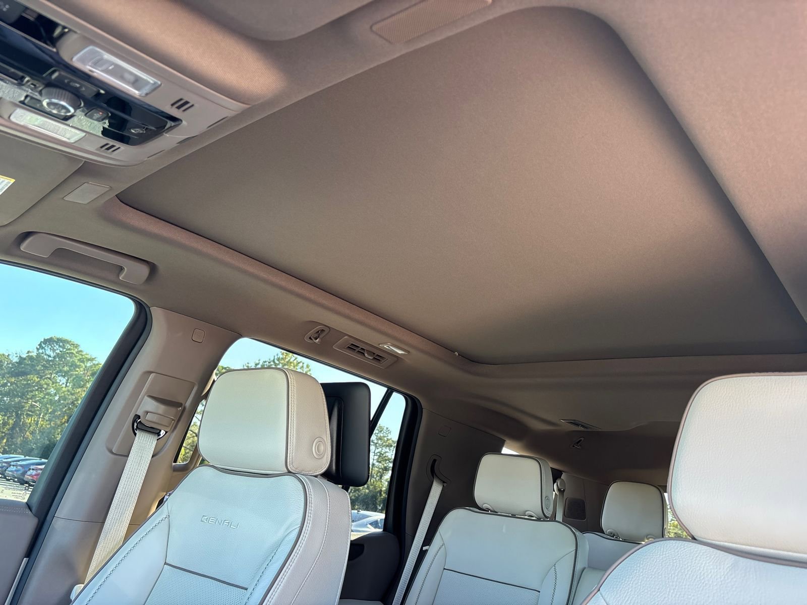 New 2026 GMC Yukon Denali w/ Denali Reserve Package image 4
