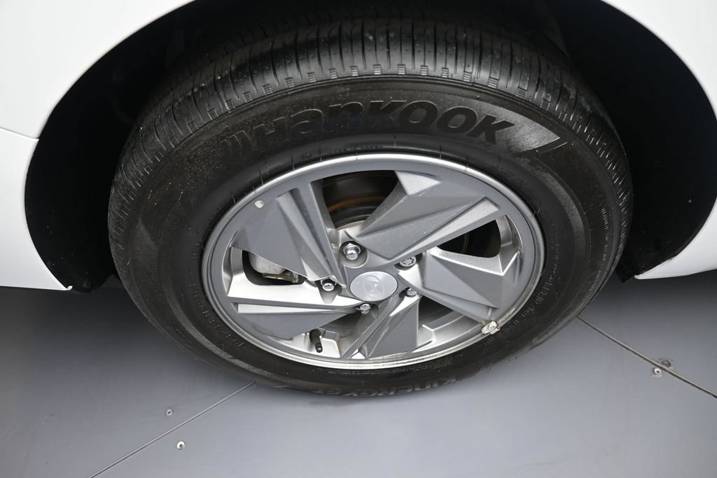 Certified 2025 Hyundai Elantra SE w/ Cargo Package FWD image 12