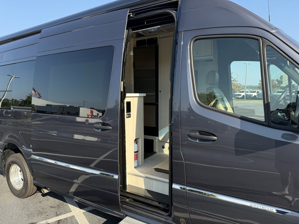 Used 2023 Mercedes-Benz Sprinter 3500 image 36