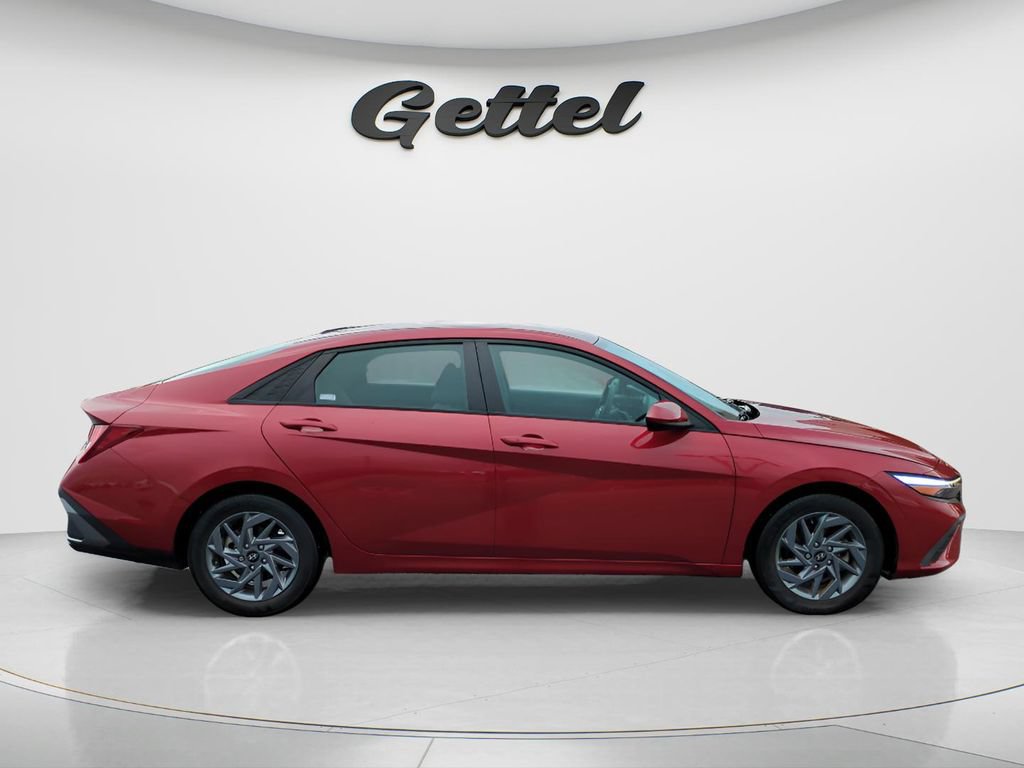 Certified 2024 Hyundai Elantra SEL FWD image 5