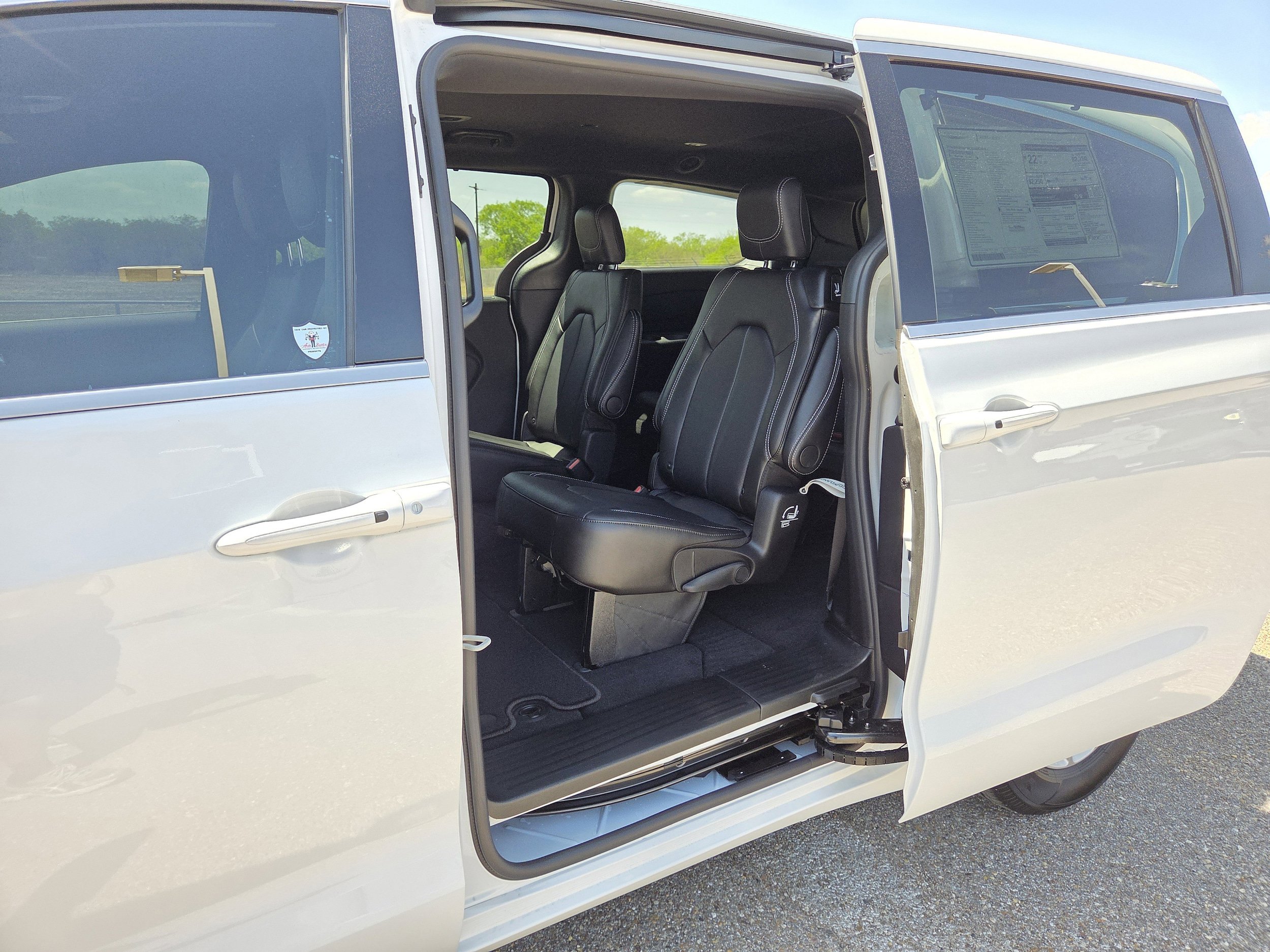 New 2026 Chrysler Pacifica Select image 13