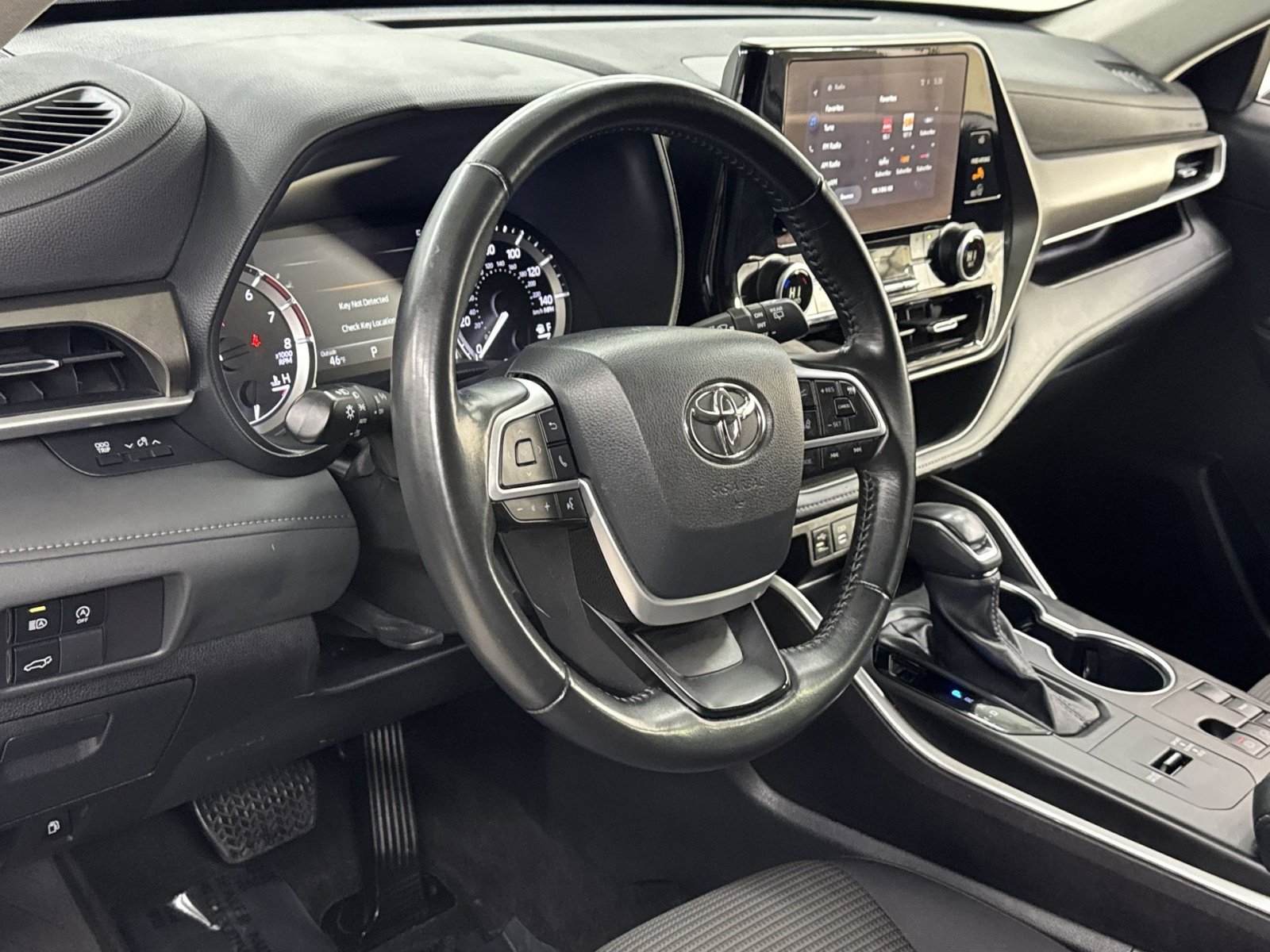 Used 2023 Toyota Highlander LE image 7