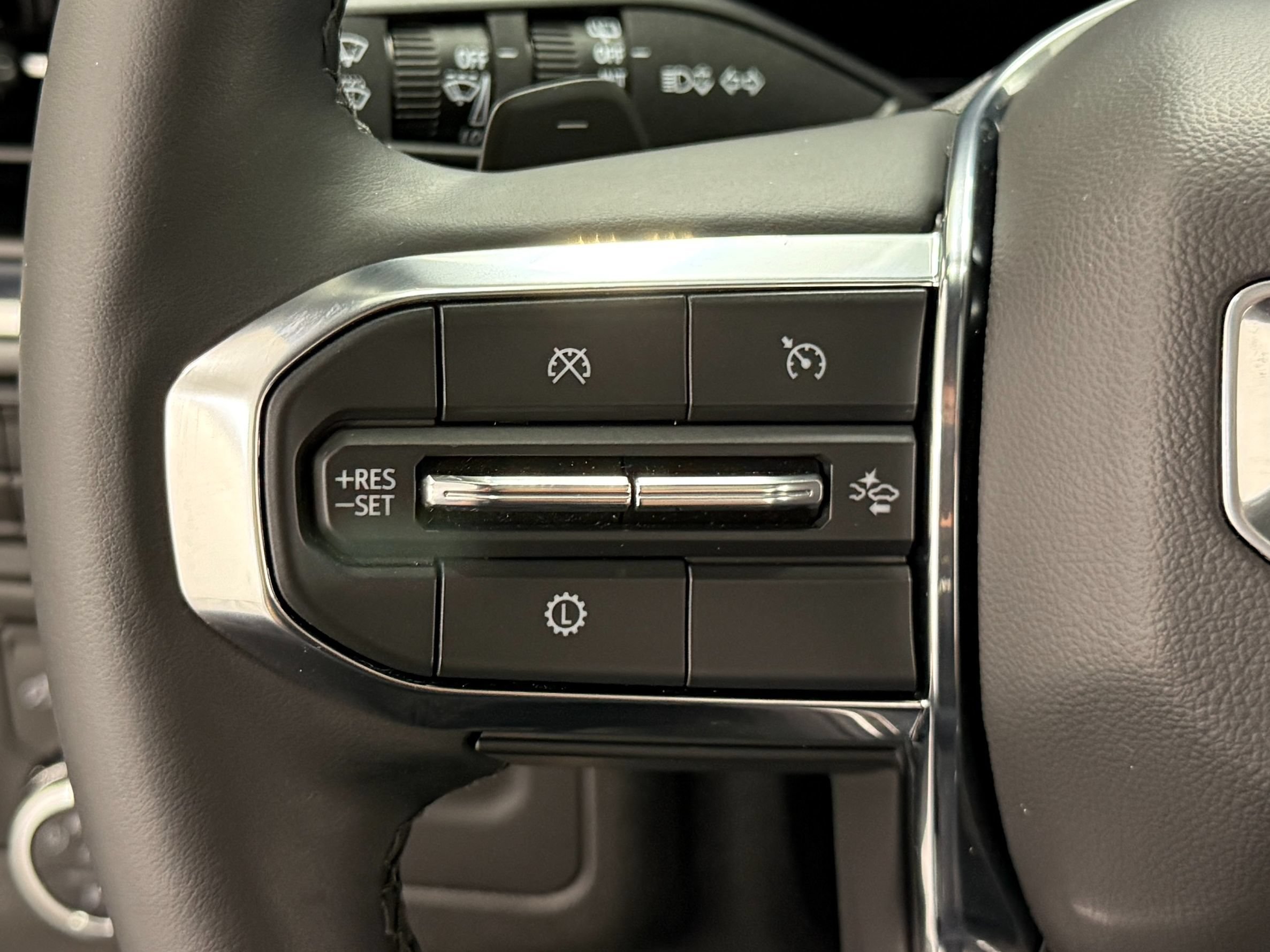Used 2025 GMC Yukon Denali w/ Sun & Power Step Package AWD/4WD image 21