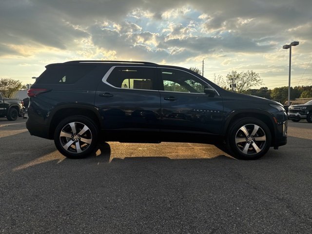 Used 2023 Chevrolet Traverse LT w/ LT Premium Package image 7