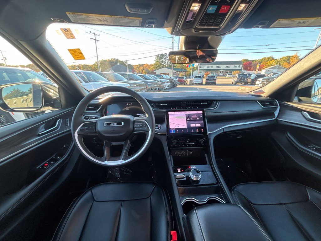 Certified 2025 Jeep Grand Cherokee Limited AWD/4WD image 17
