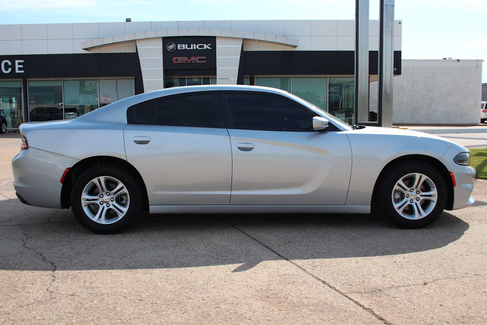 Used 2022 Dodge Charger SXT RWD image 11